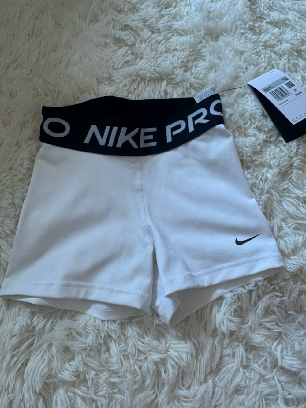 Women’s Nike Pro size XS in white NEW WITH TAGS